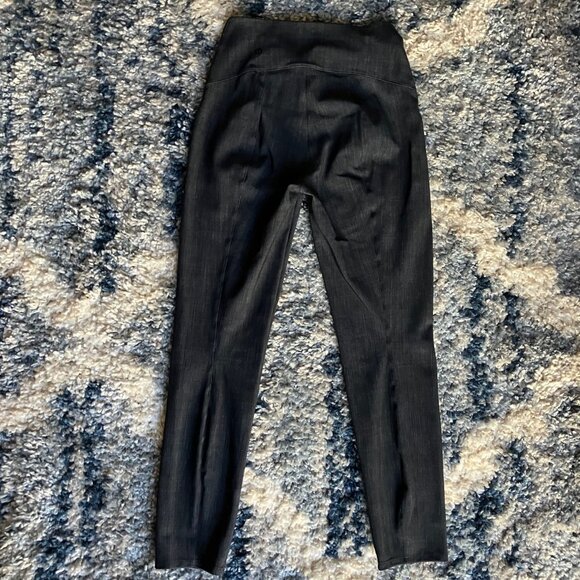 Lululemon Here to There High-Rise Crop 7/8, Charcoal Textured Color, size 2 - Picture 3 of 7